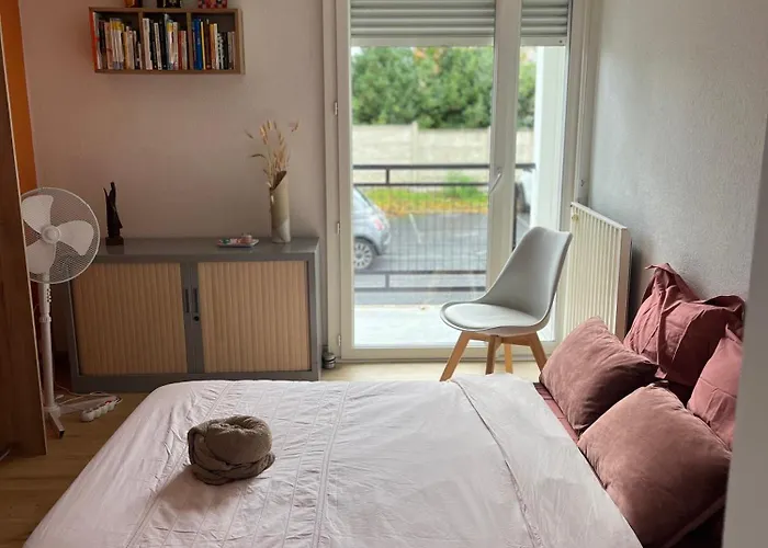 Проживание в семье Calme & Lumineuse Avec Balcon Cauderan Бордо