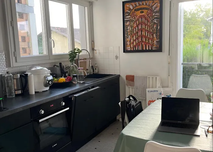 Проживание в семье Calme & Lumineuse Avec Balcon Cauderan Бордо